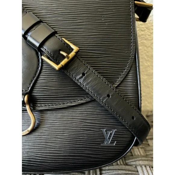 Louis Vuitton Epi St. Cloud GM Crossbody 🖤☁️ - Picture 3 of 15